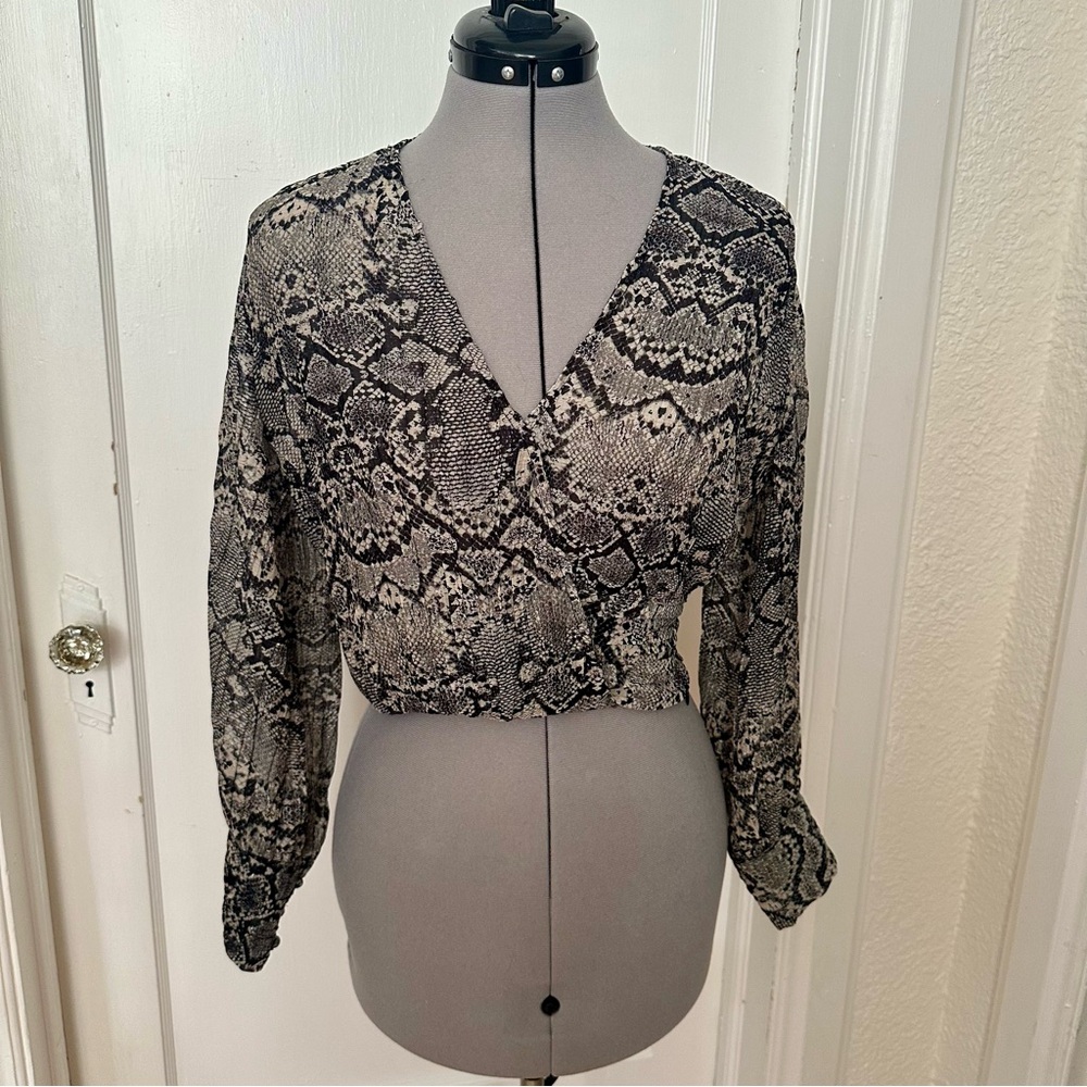 Women's Zara Snake Print V-Neck Blouse - Black & Gray
